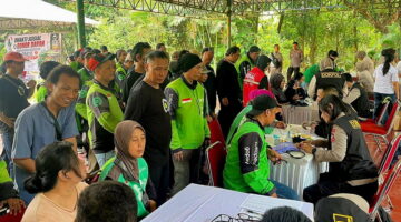 Jaga Kebersamaan, Mabes Polri dan Komunitas Ojol Gelar Bhakti Sosial di Ragunan
