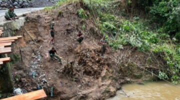 Jembatan Harapan Itu Bernama Garuda, Dibangun Tangan-tangan Tulus TNI dan Warga Kuta Pengkih